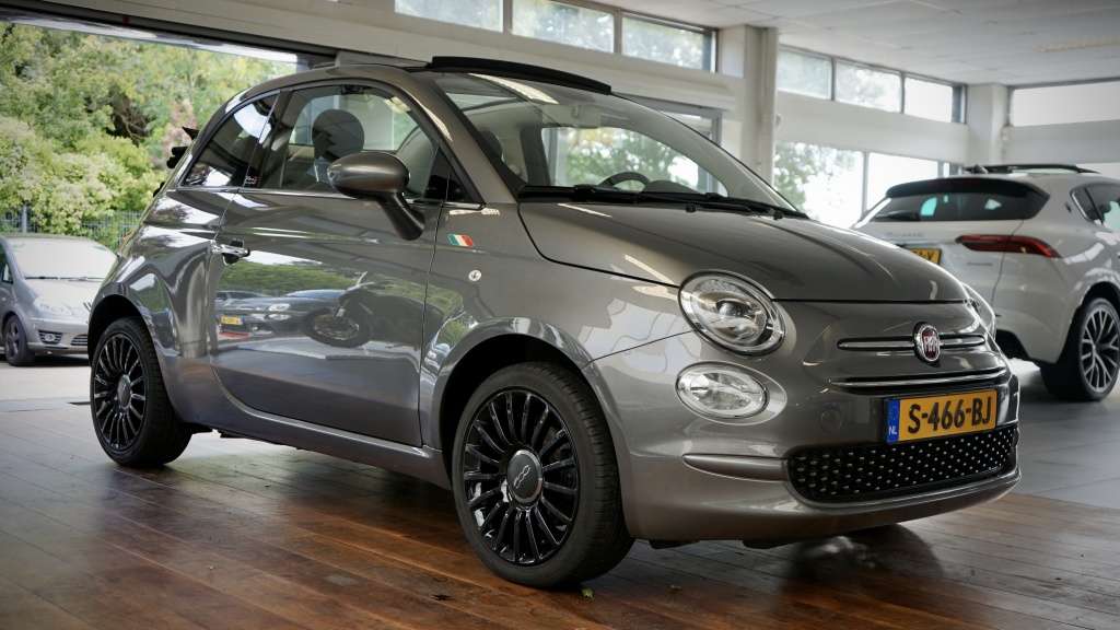 Fiat 500C uit 2019 in de showroom van Het Autohuis