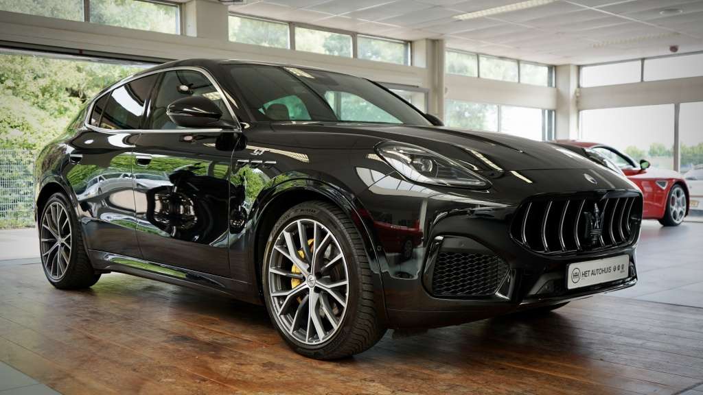 Maserati Grecale uit 2022 in de showroom van Het Autohuis